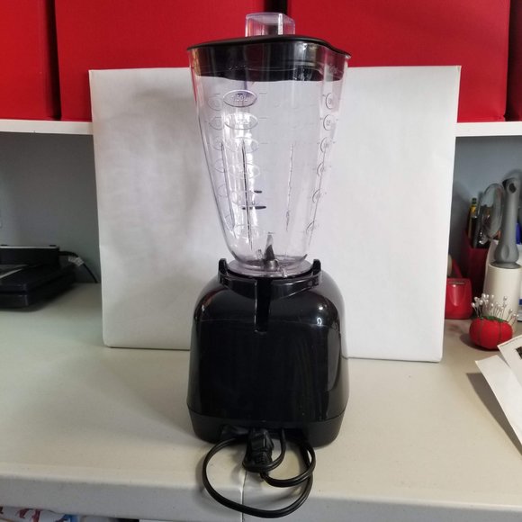 Oster Duralast Classic Black Blender - Picture 4 of 4